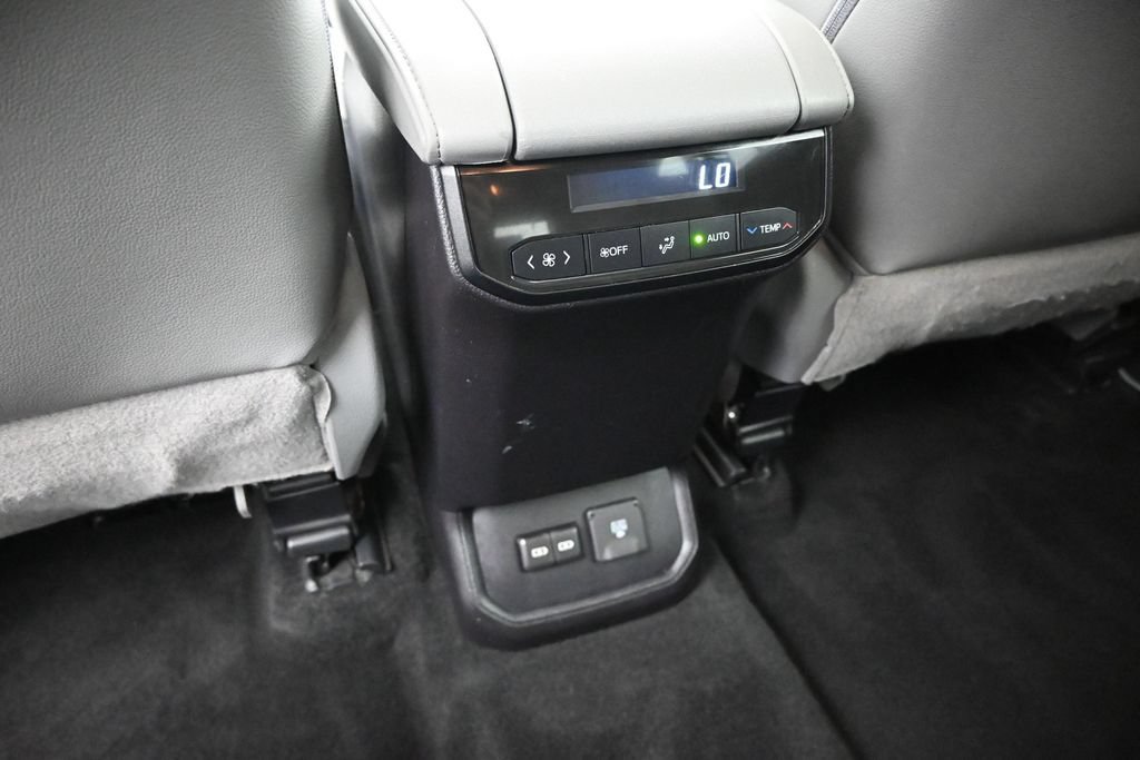 Used 2022 Toyota Highlander Limited FWD image 22