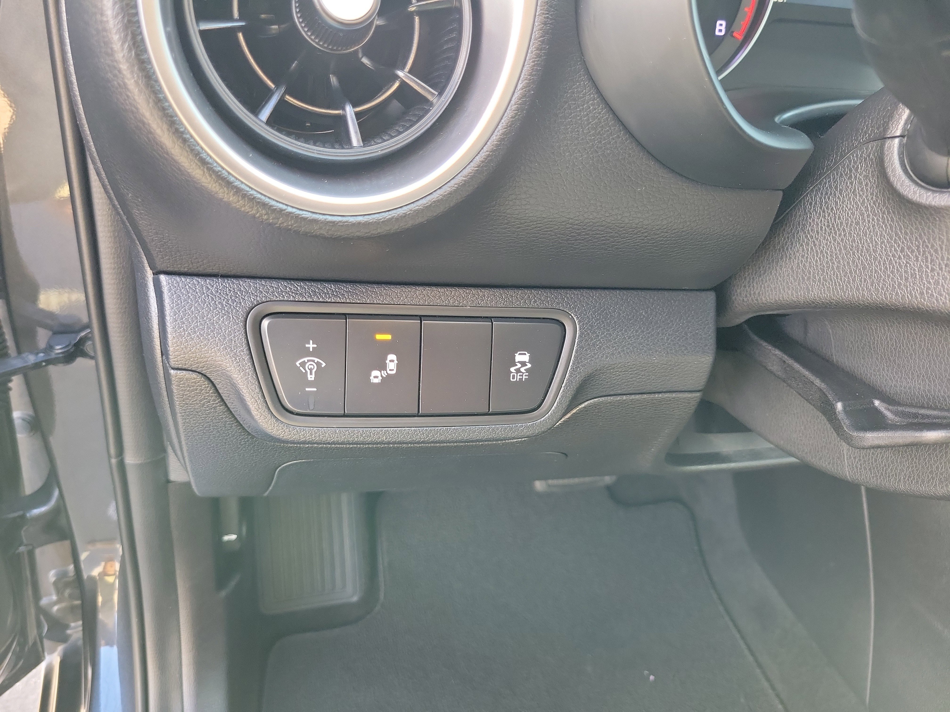 Used 2022 Kia Forte LXS w/ LXS Technology Package FWD image 10
