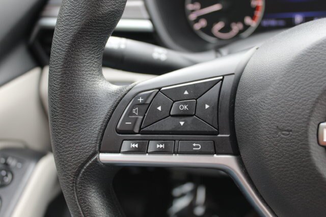 Used 2025 Nissan Altima 2.5 SV FWD image 30