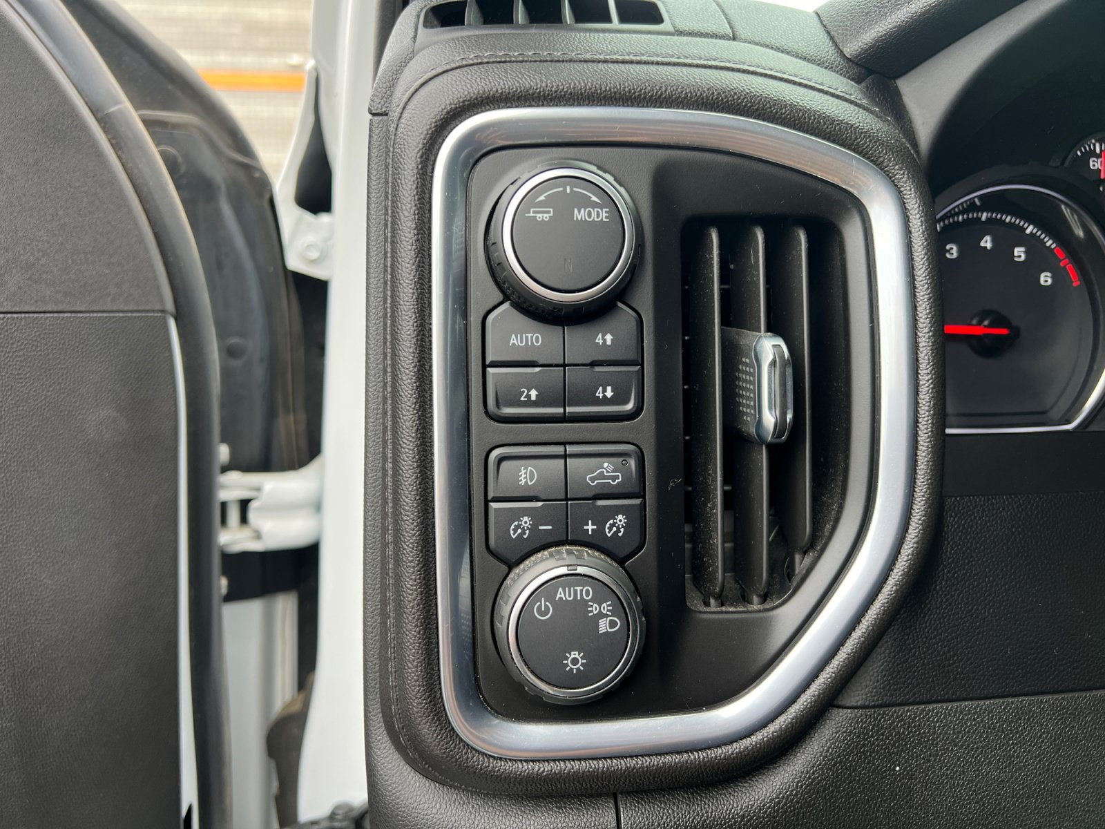 Used 2022 Chevrolet Silverado 1500 LT Trail Boss AWD/4WD image 12