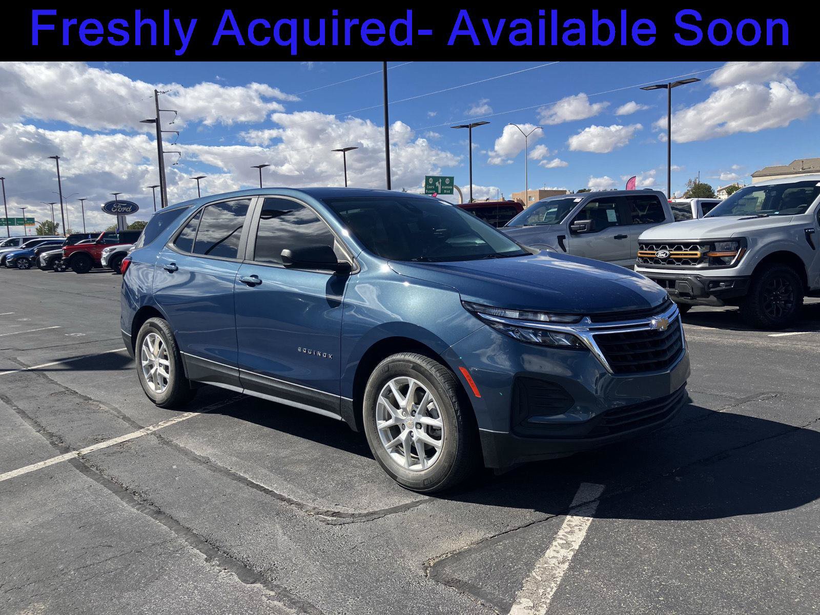 Used 2024 Chevrolet Equinox LS w/ LS Convenience Package FWD image 2