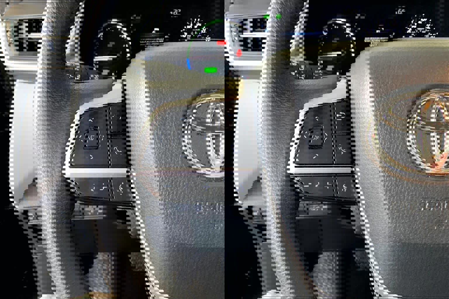 Used 2025 Toyota Sienna XLE image 23