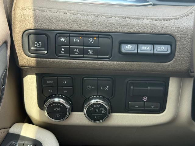 Used 2023 GMC Yukon XL Denali AWD/4WD image 26