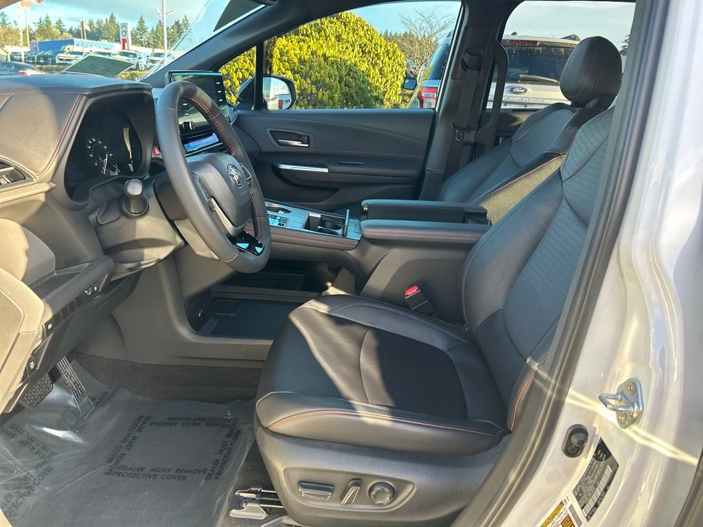 Used 2023 Toyota Sienna XSE image 5