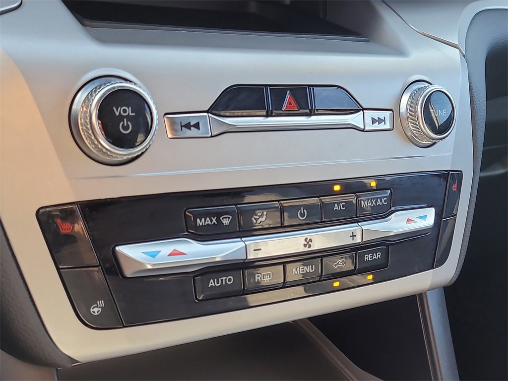 Certified 2022 Ford Explorer XLT w/ Equipment Group 202A image 25