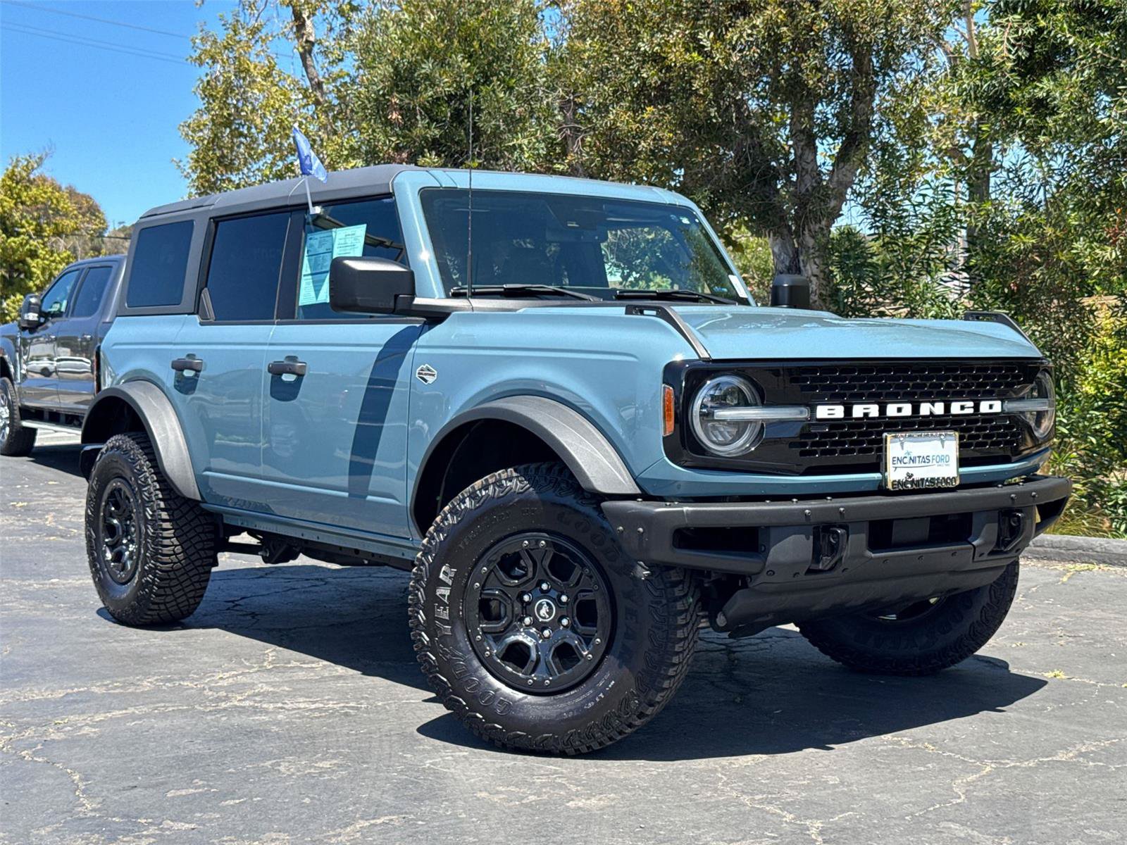 Certified 2022 Ford Bronco Wildtrak AWD/4WD image 2