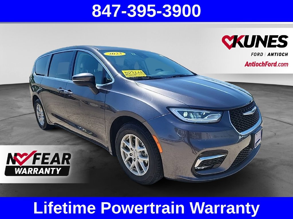Used 2023 Chrysler Pacifica Touring-L FWD image 1