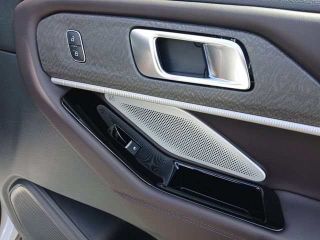 Certified 2026 Ford Explorer Platinum RWD image 16