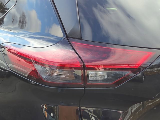 Used 2023 Nissan Rogue SV image 10