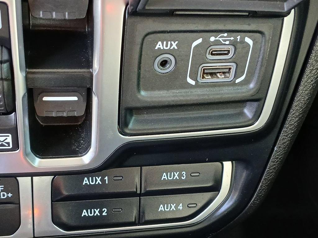 Used 2024 Jeep Gladiator Mojave w/ Convenience Group AWD/4WD image 25