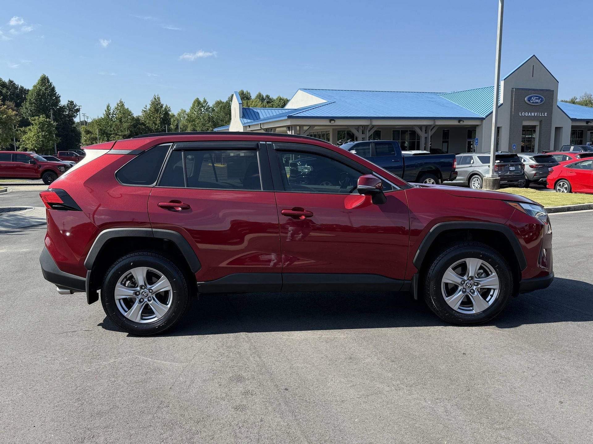 Used 2022 Toyota RAV4 XLE image 2