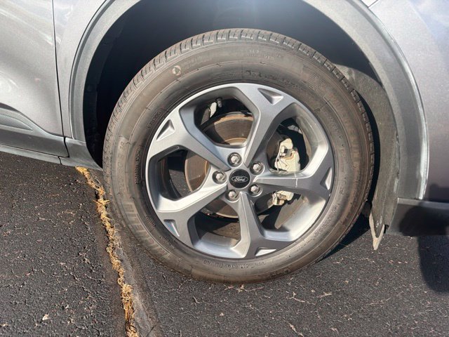 Certified 2025 Ford Escape ST-Line Select AWD/4WD image 2