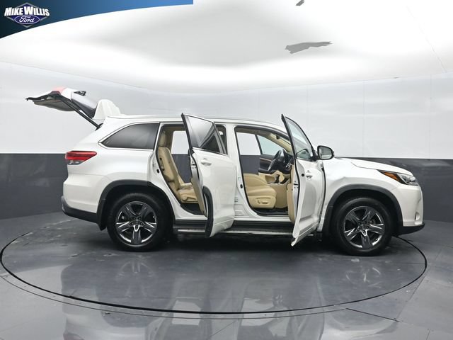 Used 2019 Toyota Highlander Limited Platinum FWD image 27