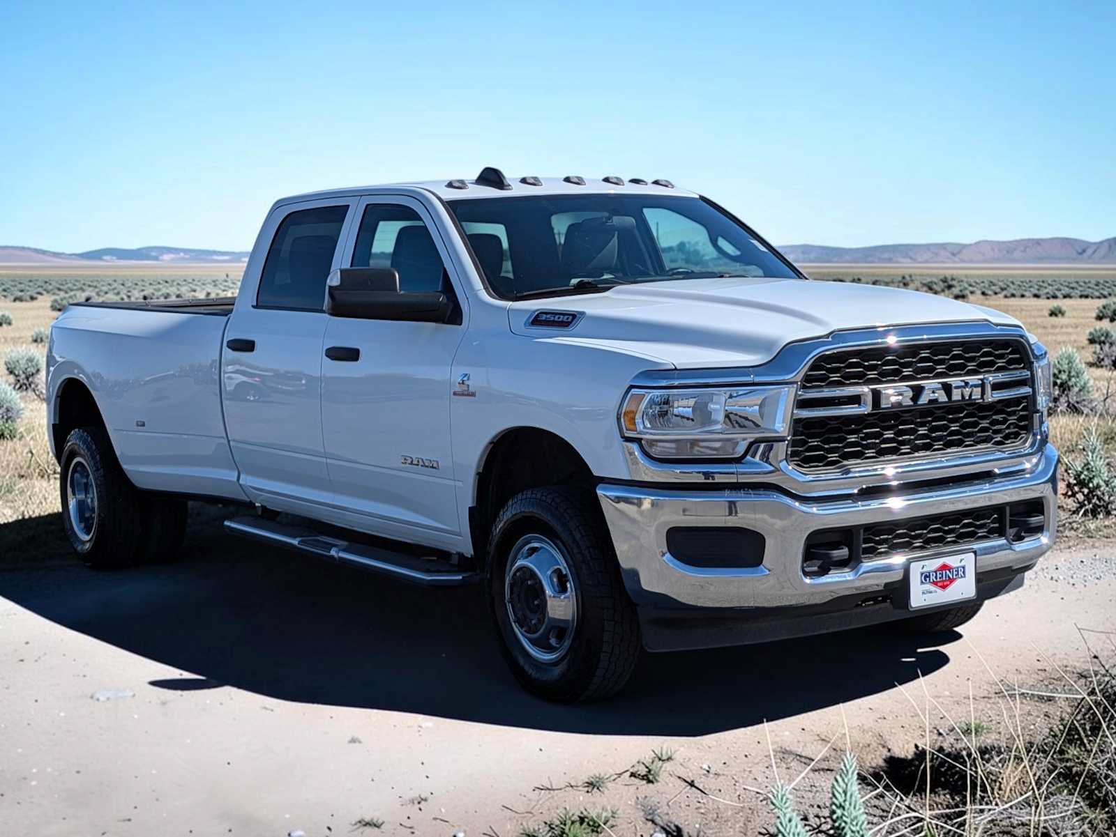 Used 2022 RAM 3500 Tradesman w/ Chrome Appearance Group AWD/4WD image 8