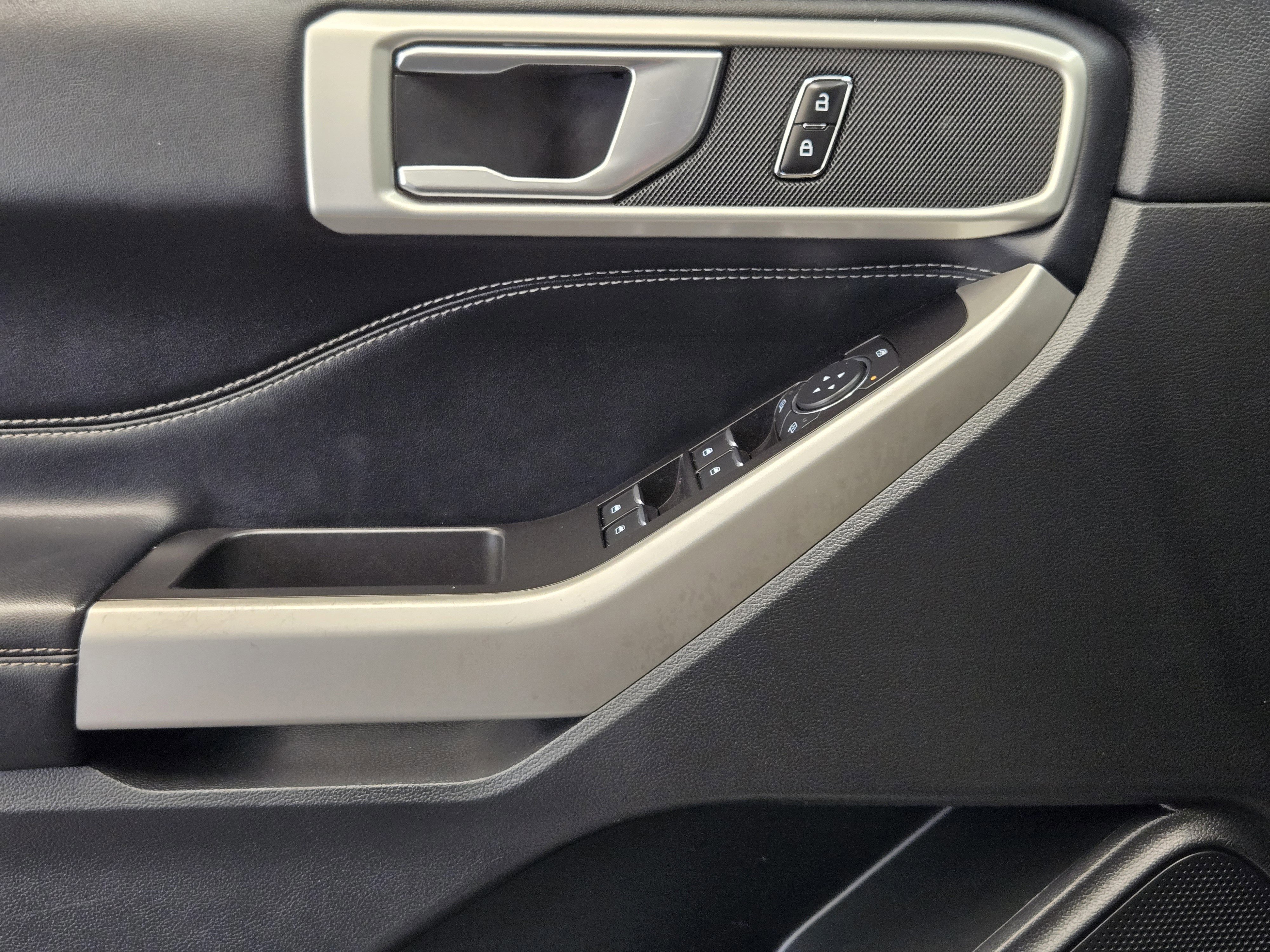 Certified 2022 Ford Explorer XLT RWD image 22