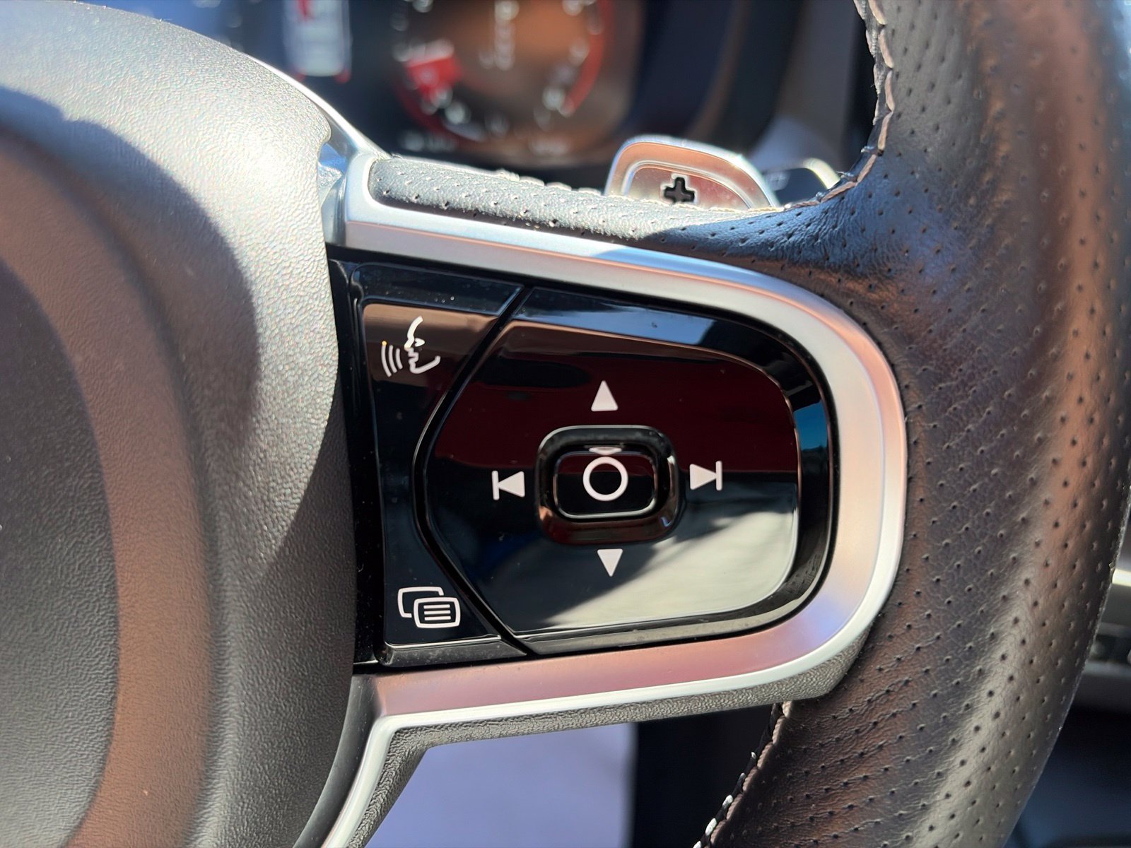 Used 2019 Volvo XC60 T6 R-Design w/ Protection Package Premier AWD/4WD image 30