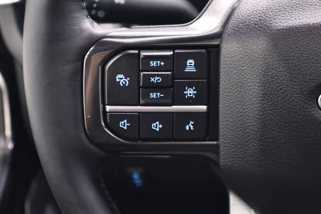 Certified 2025 Ford F350 4x4 Crew Cab Super Duty image 26