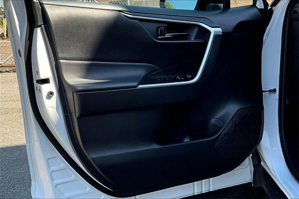 Used 2024 Toyota RAV4 LE image 21
