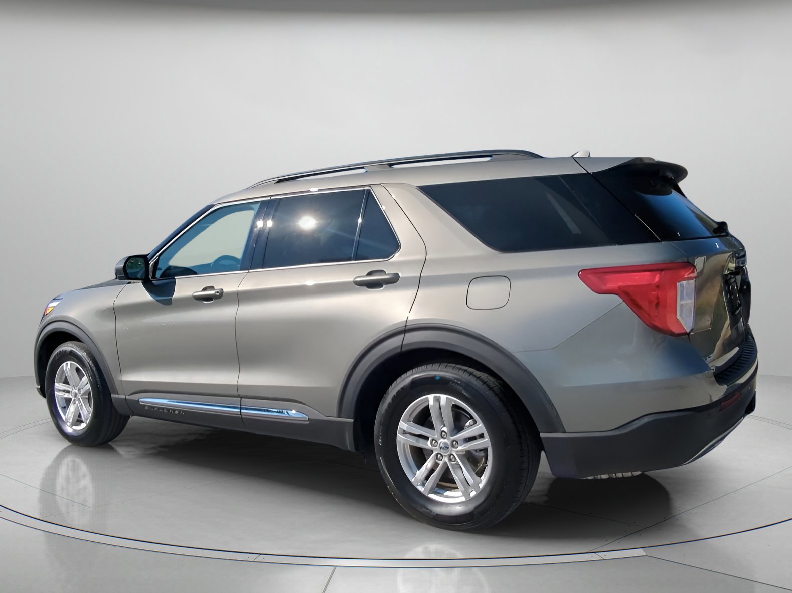 Certified 2020 Ford Explorer XLT w/ Equipment Group 202A image 13