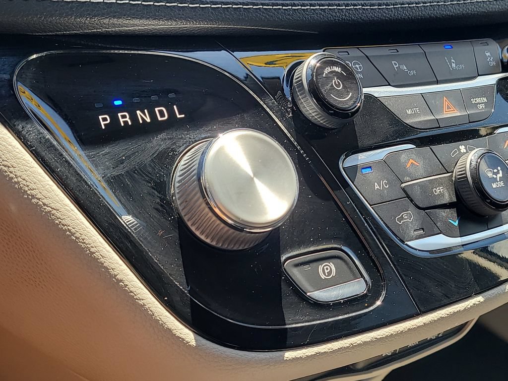 Used 2022 Chrysler Pacifica Touring-L w/ Uconnect Theater Family Group FWD image 27