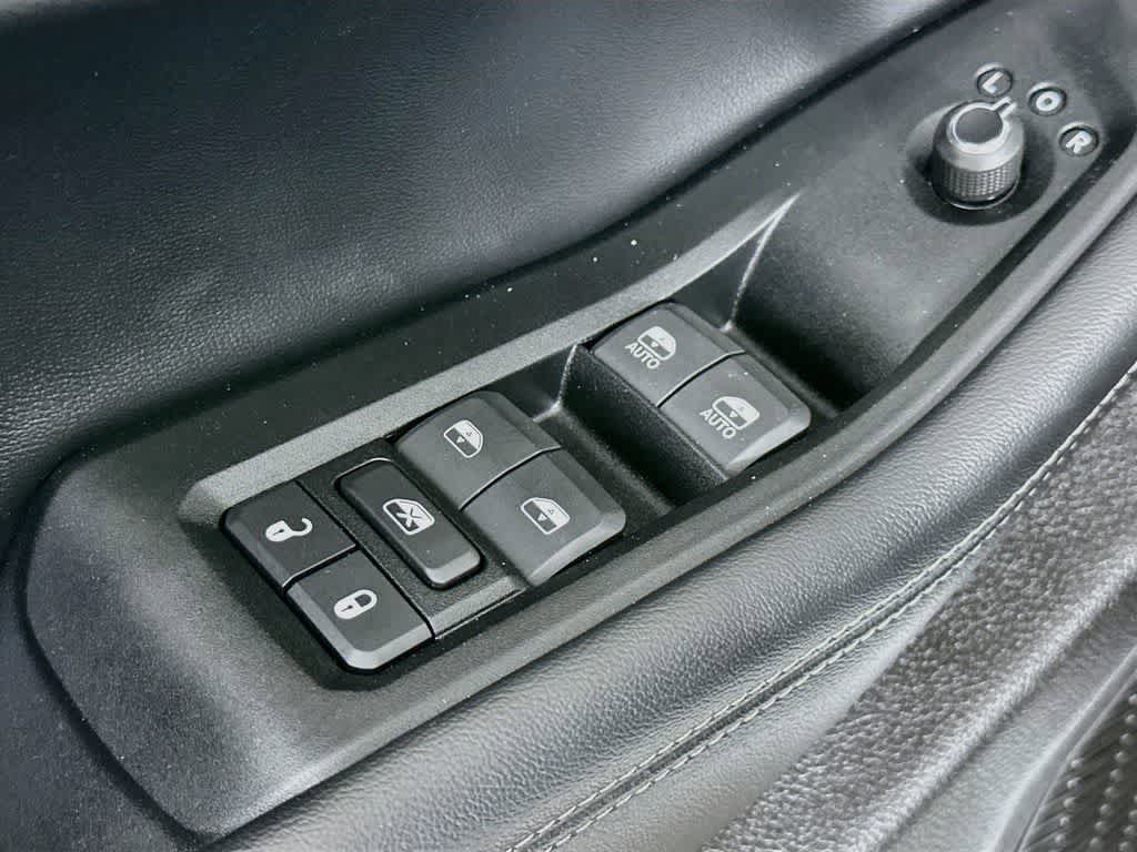 Used 2024 Jeep Grand Cherokee L Laredo AWD/4WD image 28