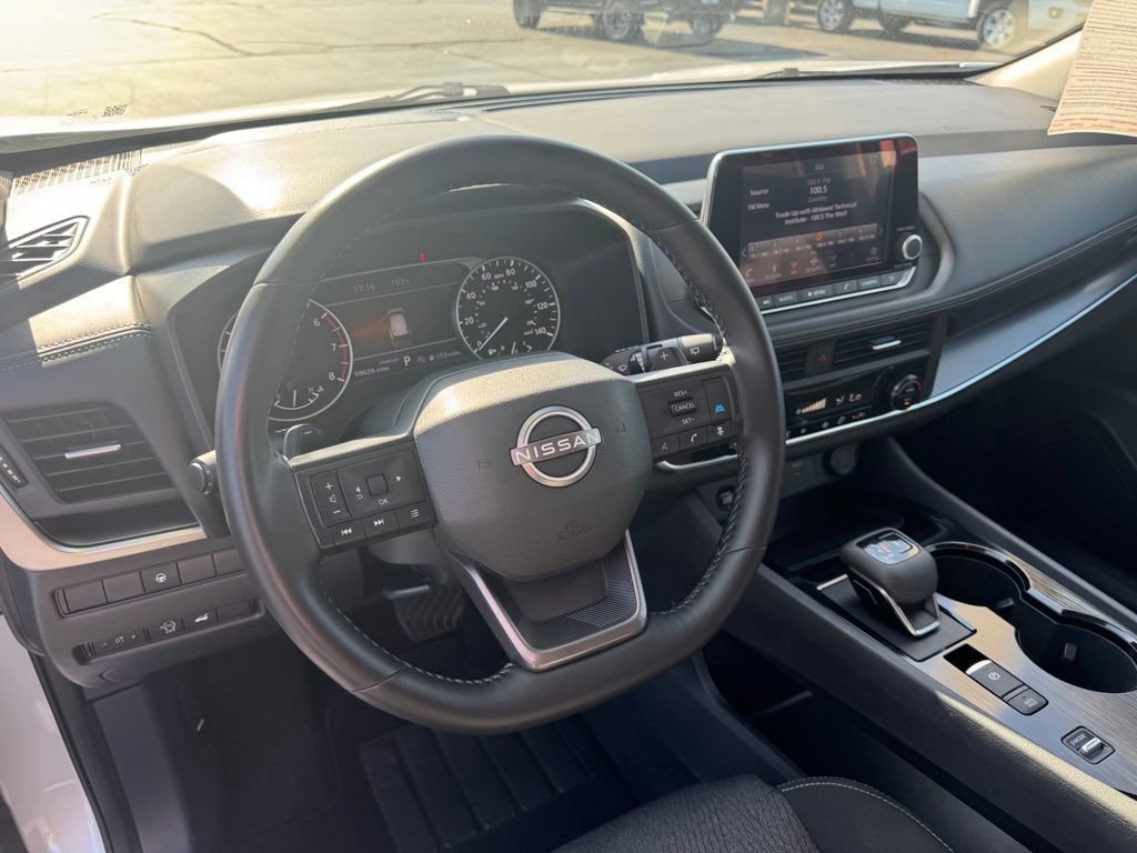 Used 2025 Nissan Rogue SV FWD image 7