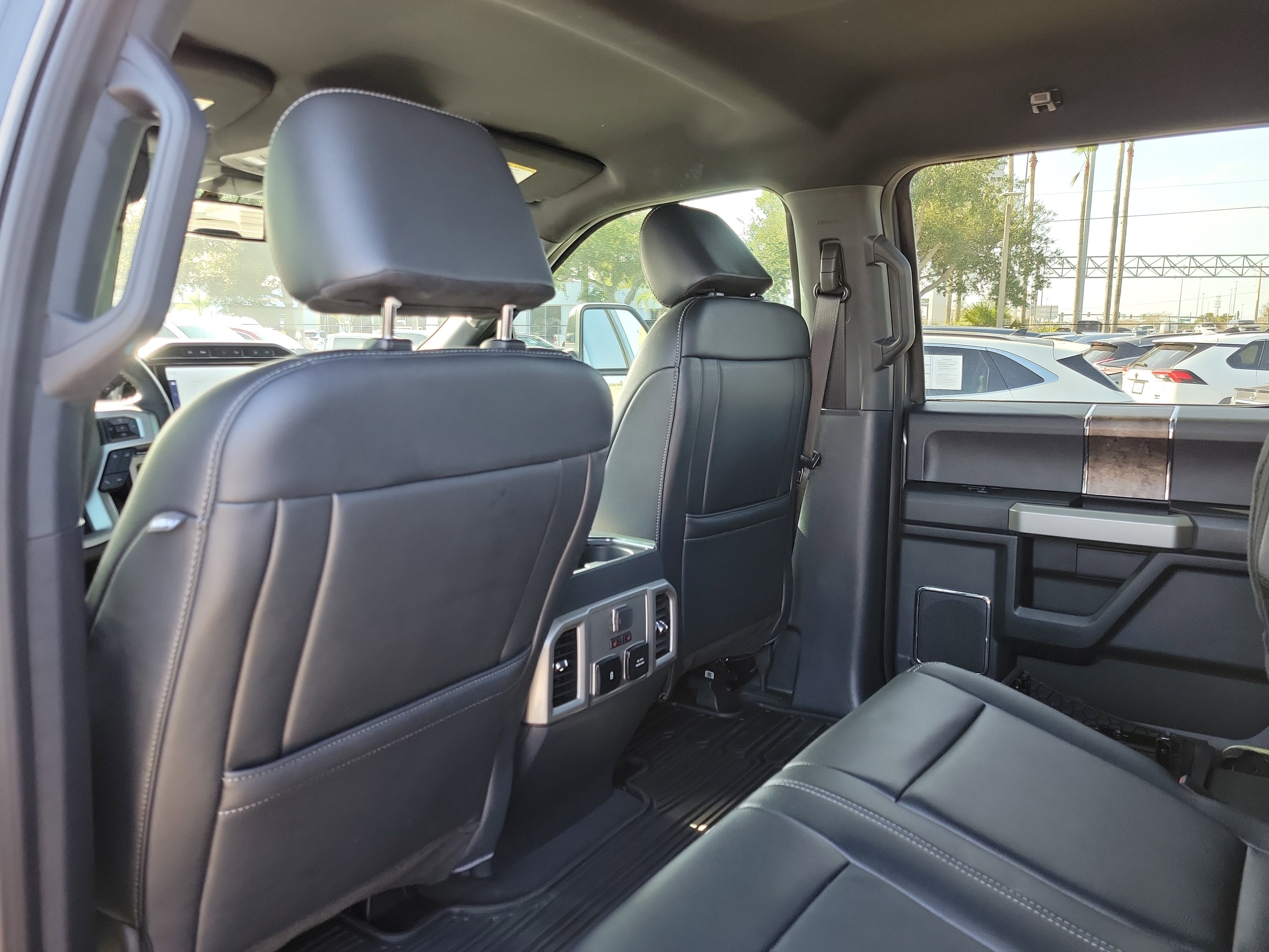 Certified 2022 Ford F350 Lariat w/ Black Appearance Package image 22