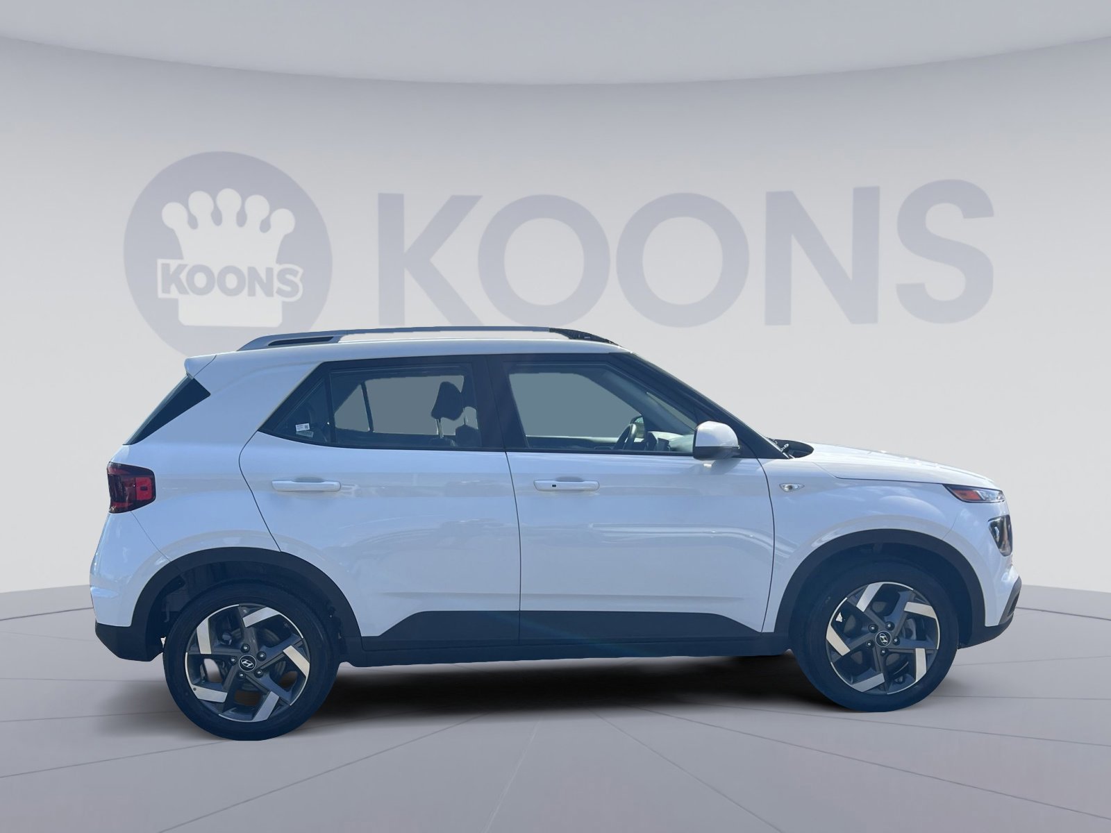 Used 2025 Hyundai Venue SEL FWD image 11