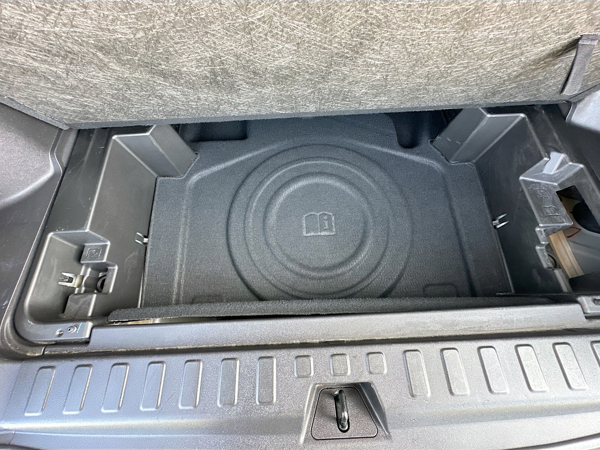 Used 2024 GMC Terrain SLE image 30