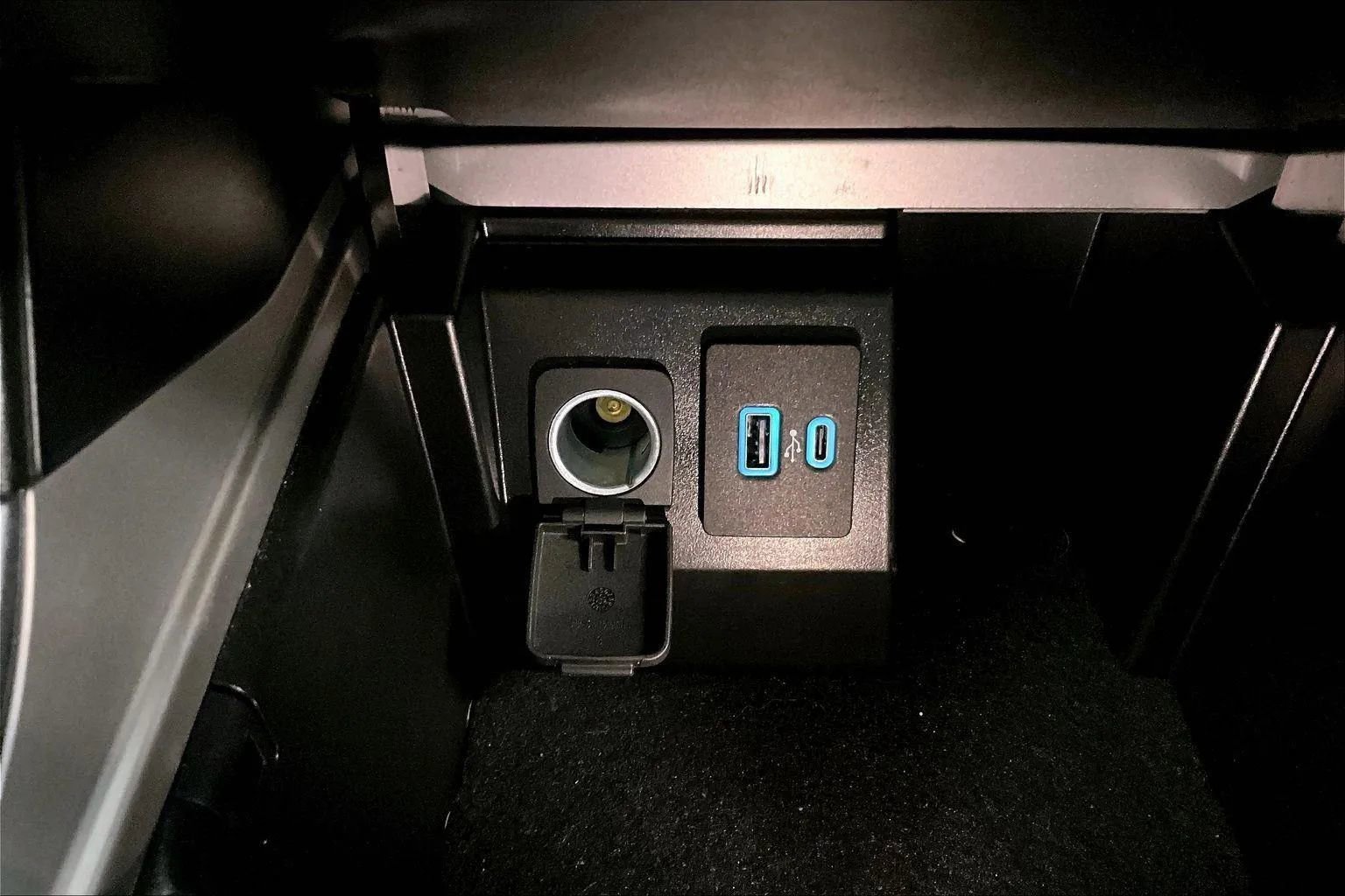 Certified 2023 Ford Explorer XLT w/ Equipment Group 202A image 32