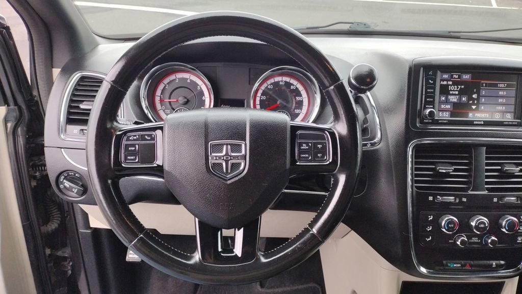 Used 2020 Dodge Grand Caravan SXT FWD image 15
