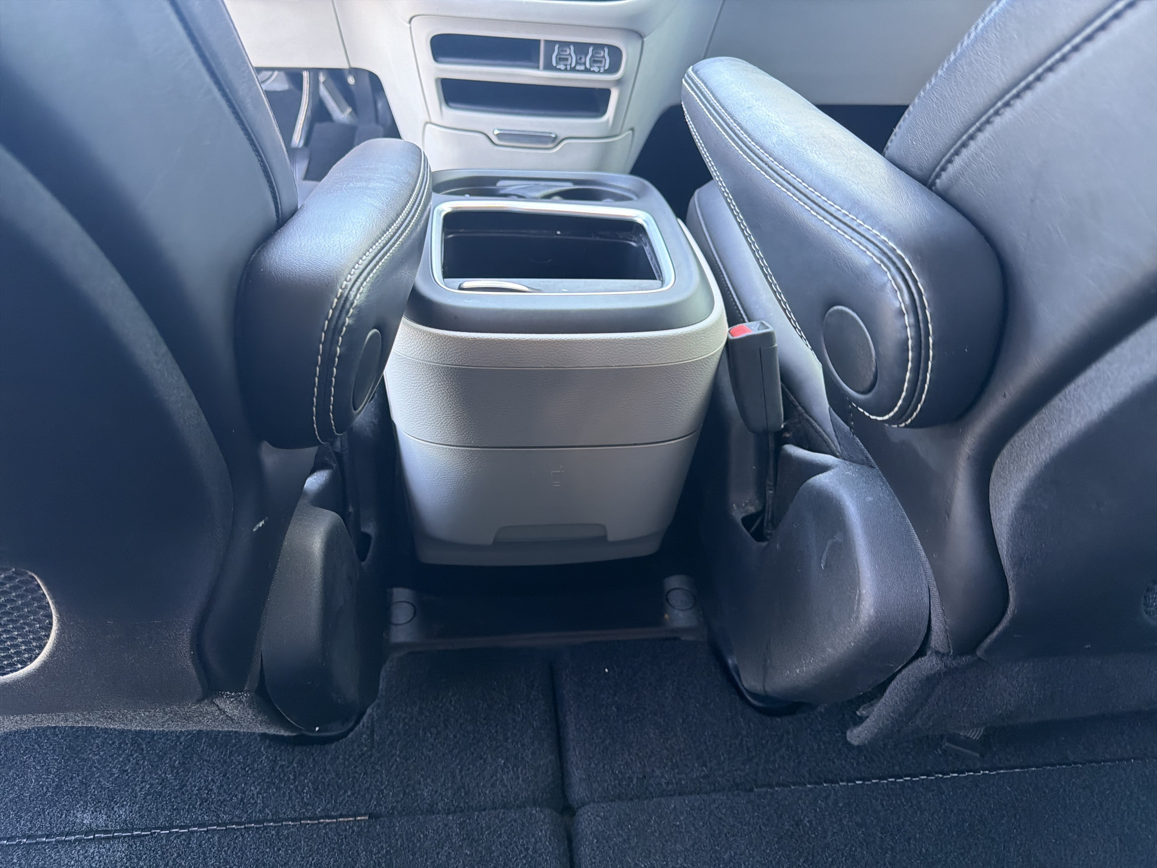 Used 2024 Chrysler Pacifica Touring-L FWD image 33