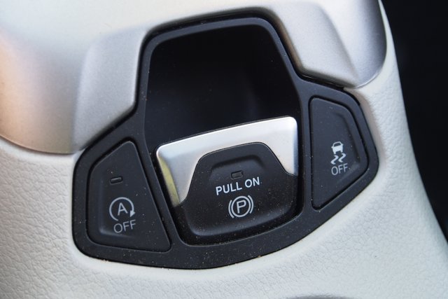 Used 2020 Jeep Compass Latitude FWD image 25