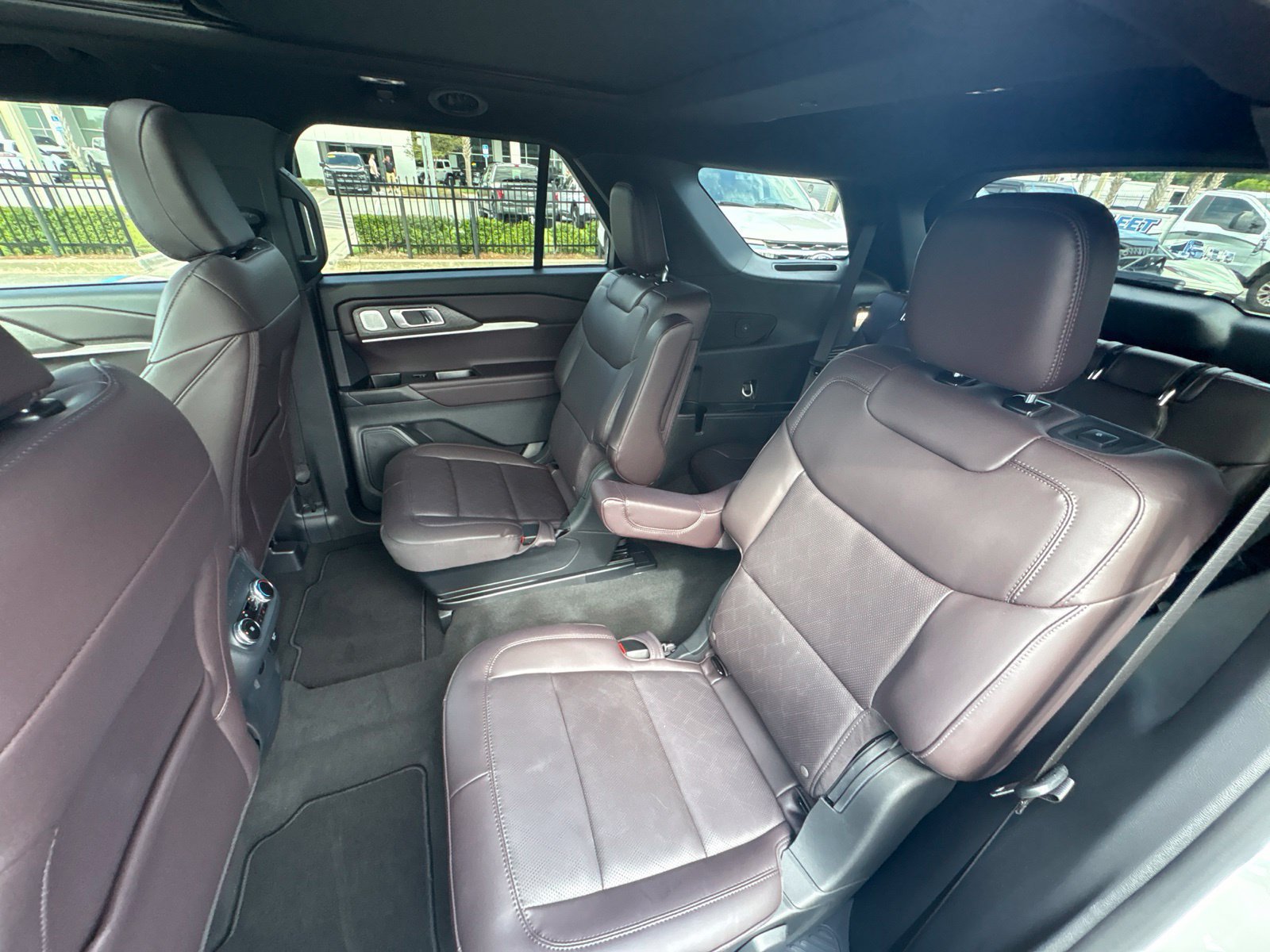 Certified 2025 Ford Explorer Platinum RWD image 22