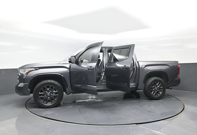 Used 2025 Toyota Tundra Platinum AWD/4WD image 33