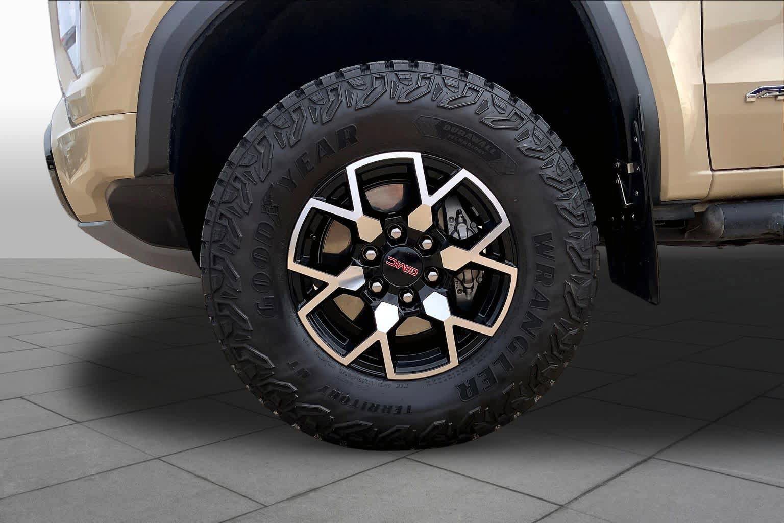Used 2024 GMC Canyon AT4X AWD/4WD image 11