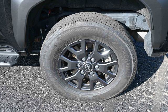 Used 2025 Toyota 4Runner SR5 AWD/4WD image 14