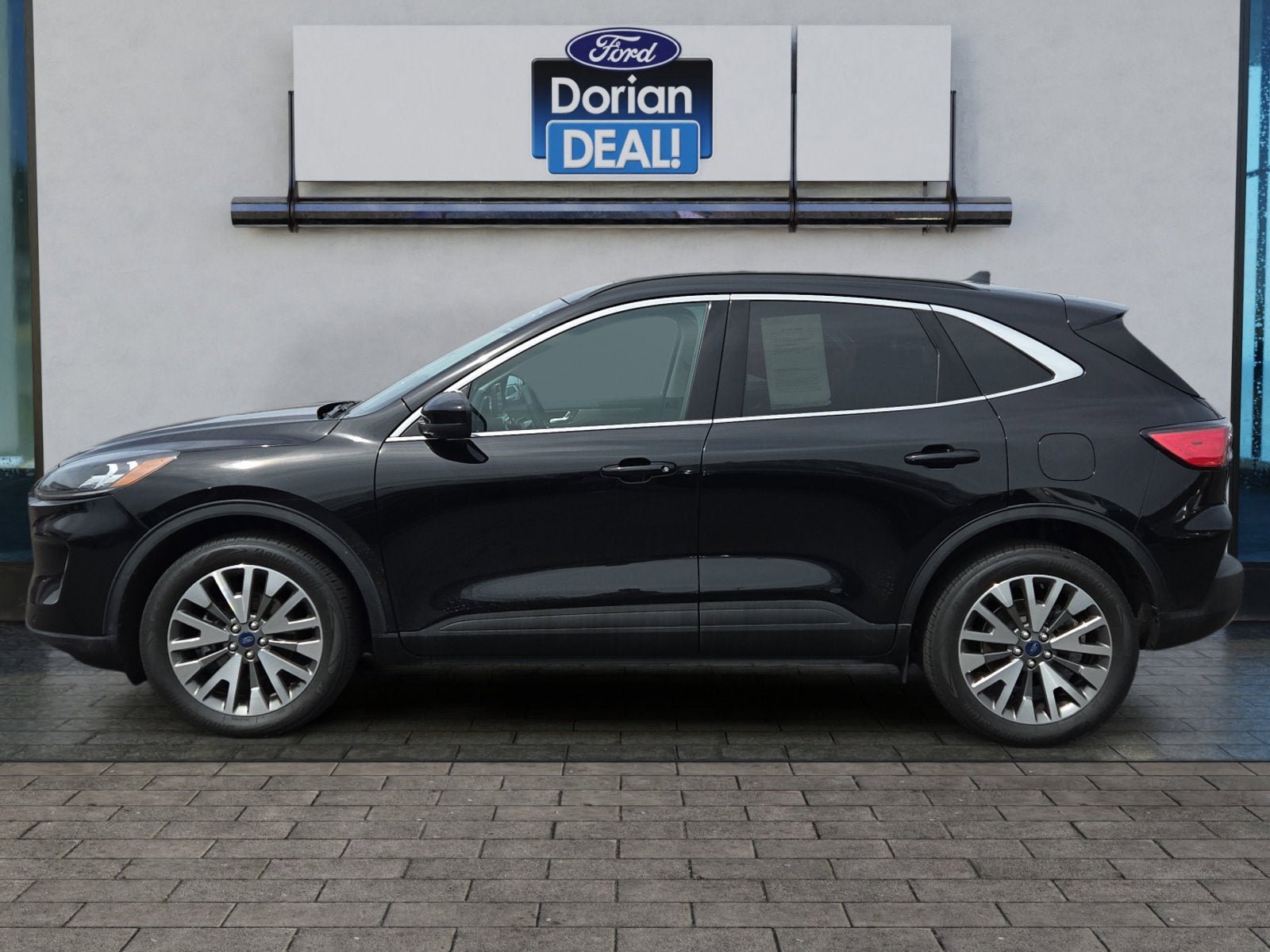 Certified 2022 Ford Escape Titanium w/ Class II Trailer Tow Package AWD/4WD image 6