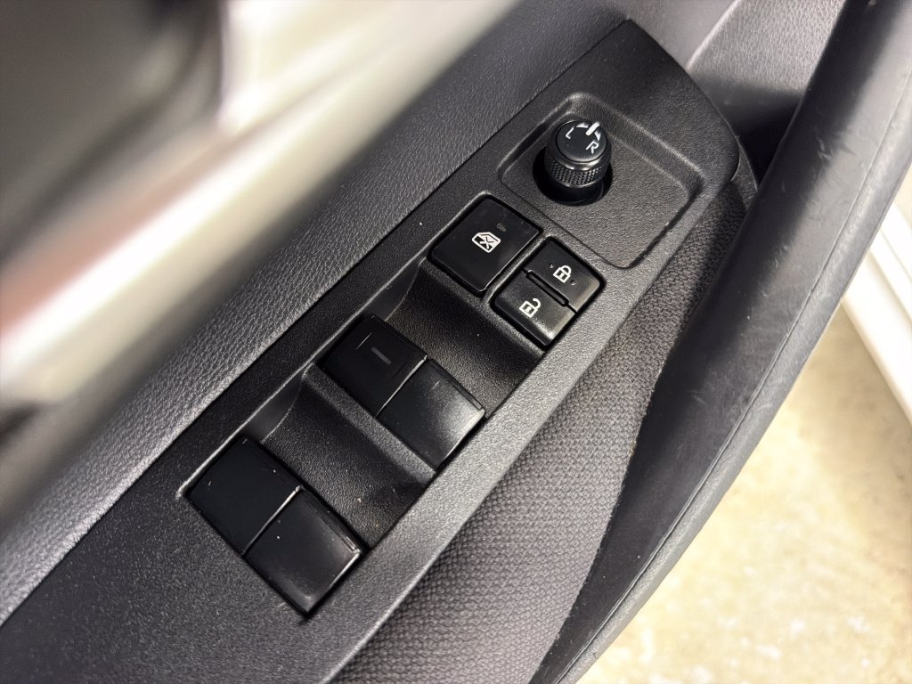 Used 2020 Toyota Corolla LE FWD image 17
