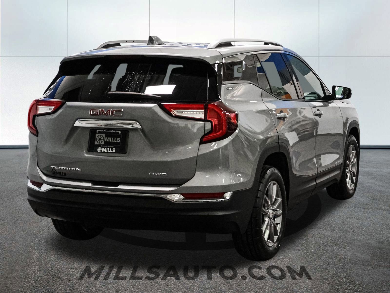 Used 2024 GMC Terrain SLT image 5