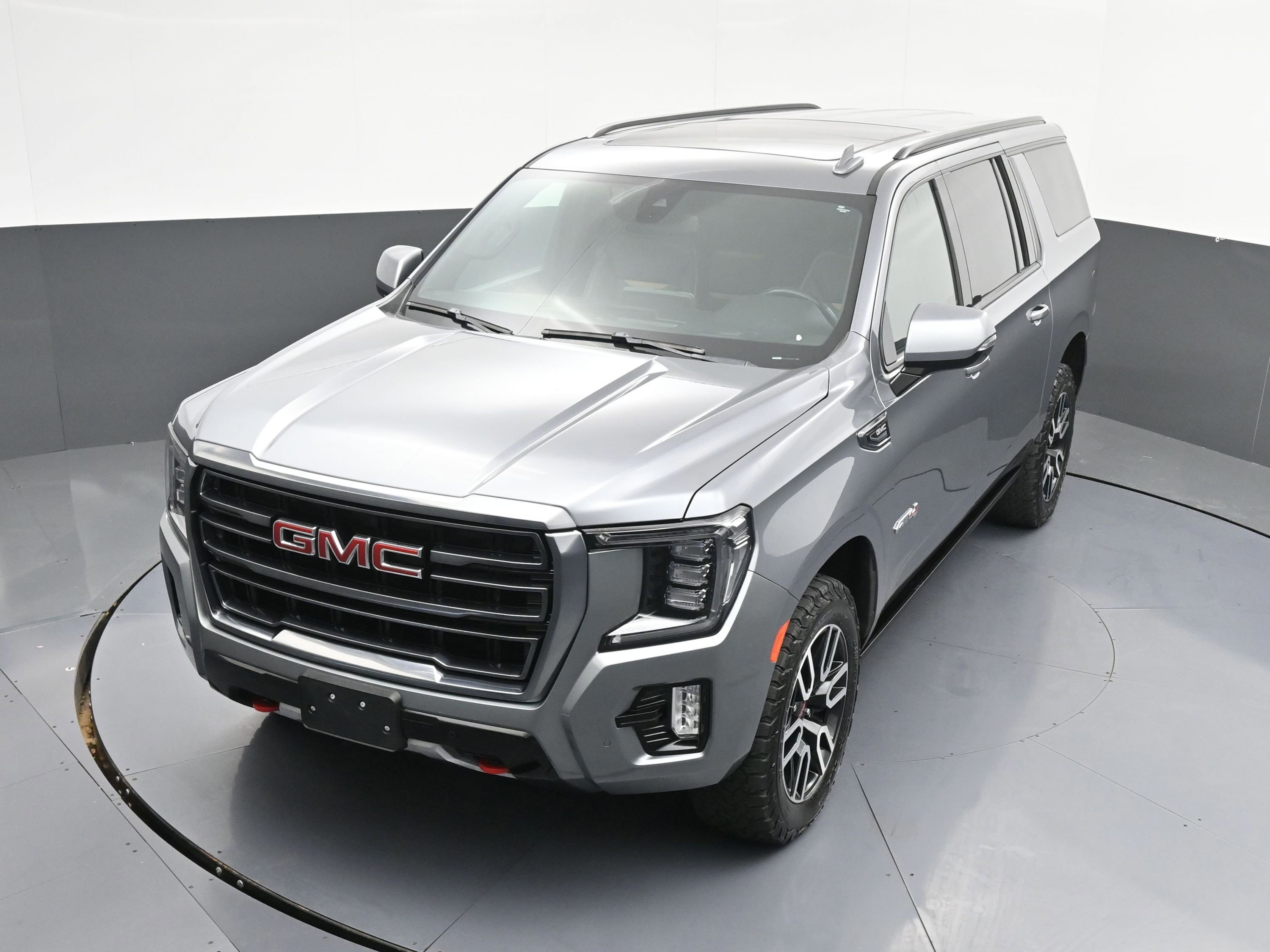 Used 2022 GMC Yukon XL AT4 image 4