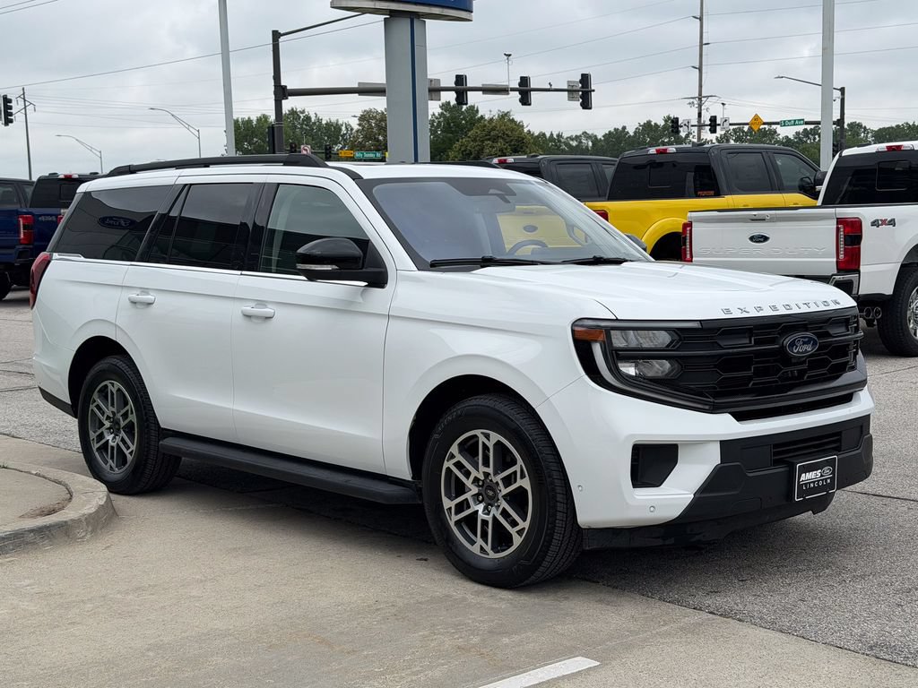 Certified 2025 Ford Expedition Active AWD/4WD image 7