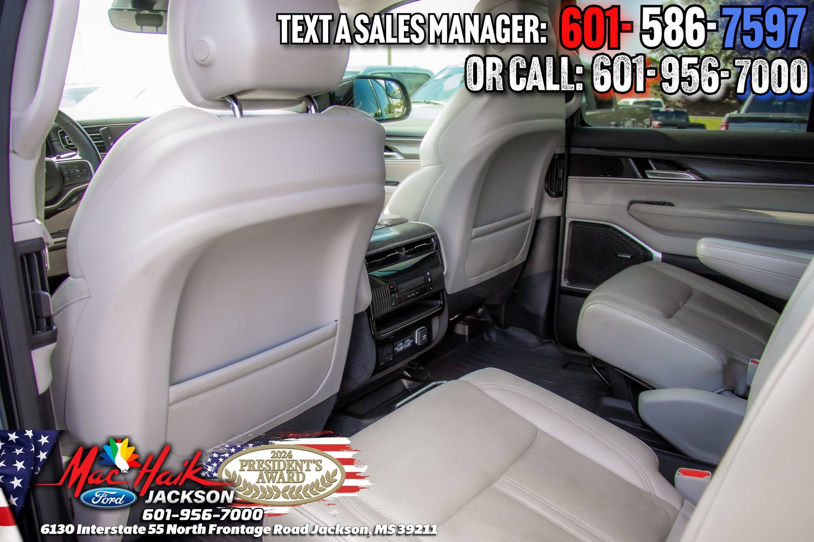 Used 2023 Jeep Wagoneer Series III w/ Mopar Step-Up Package RWD image 10