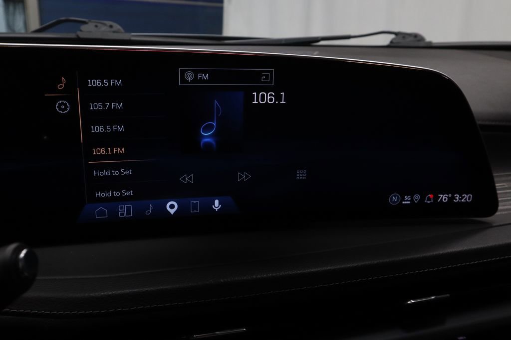 Used 2025 Cadillac XT4 Premium Luxury AWD/4WD image 3