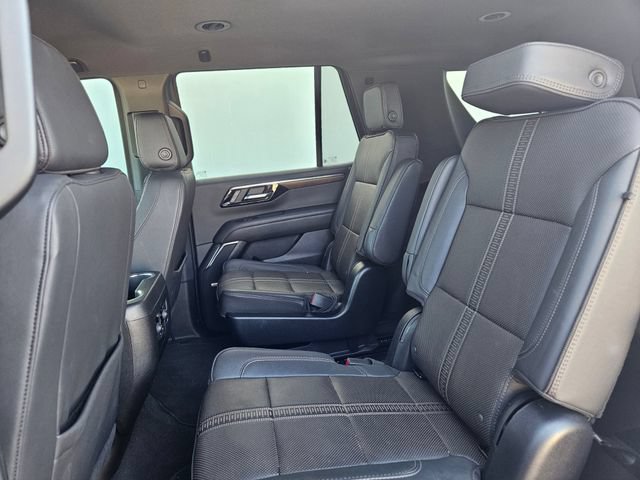Used 2025 Chevrolet Tahoe High Country AWD/4WD image 11