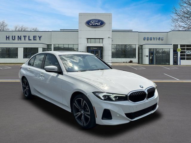 Used 2023 BMW 330i xDrive Sedan w/ Premium Package AWD/4WD image 3
