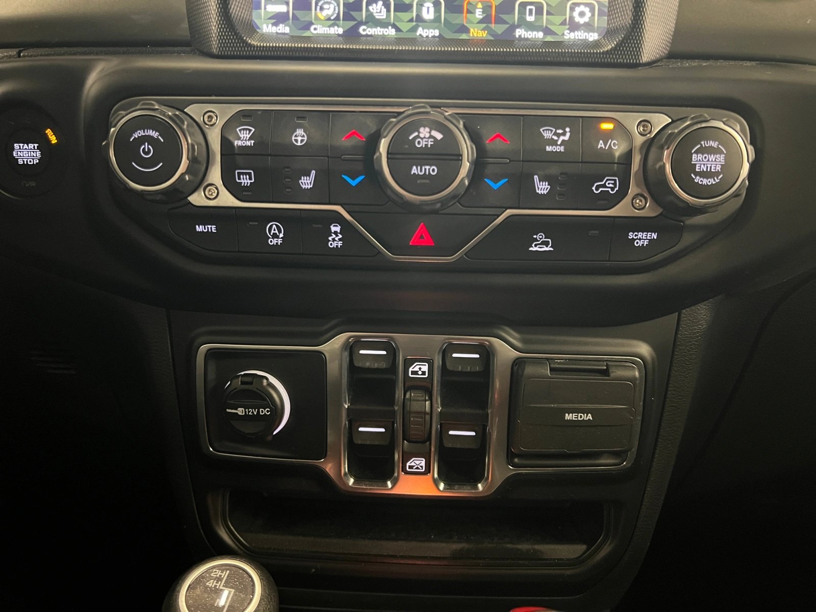 Used 2023 Jeep Wrangler Unlimited Sahara w/ Cold Weather Group AWD/4WD image 18