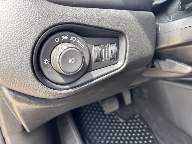 Used 2023 Jeep Renegade Trailhawk AWD/4WD image 16