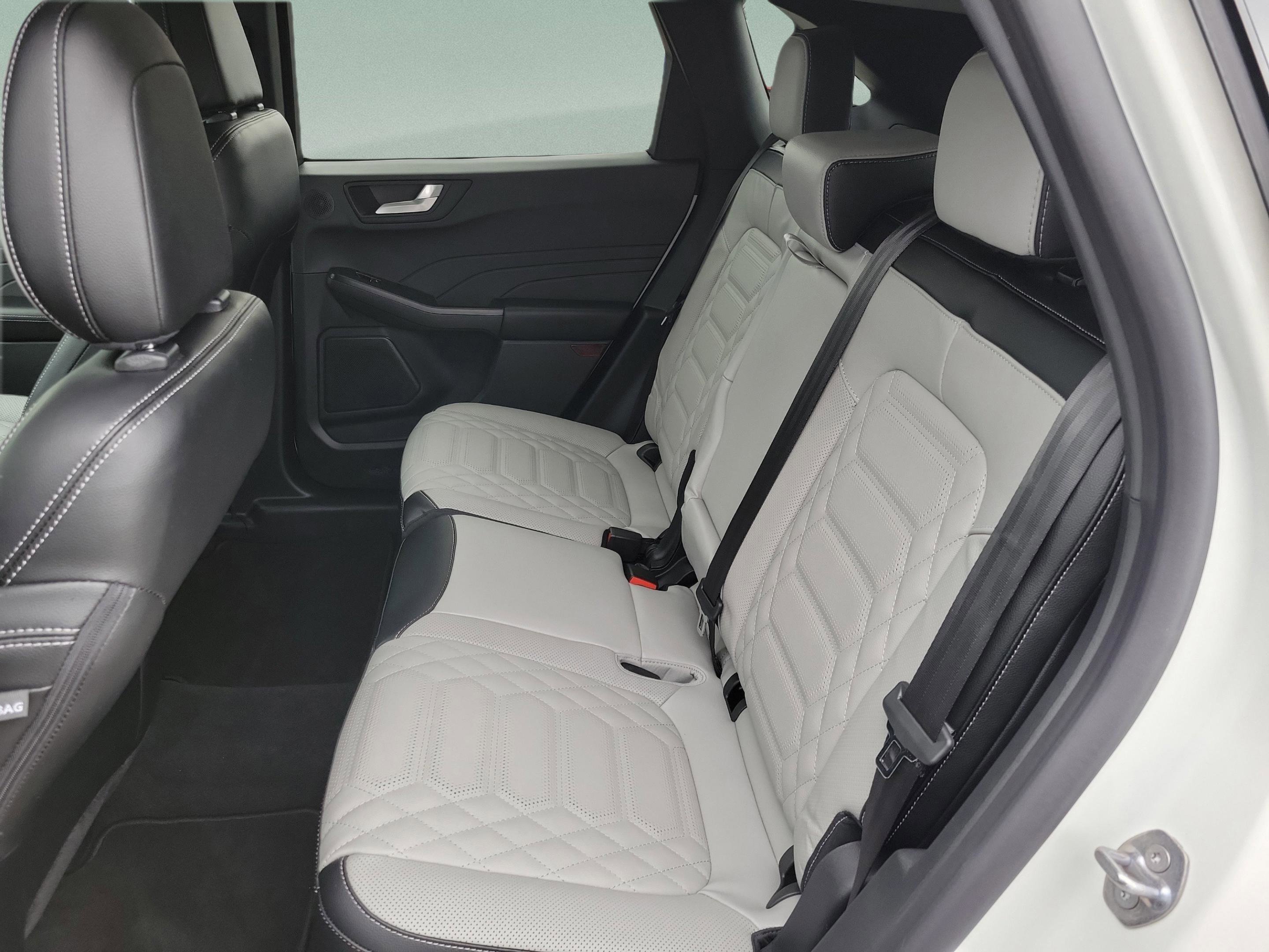 Certified 2024 Ford Escape SE w/ PHEV Premium Package image 19