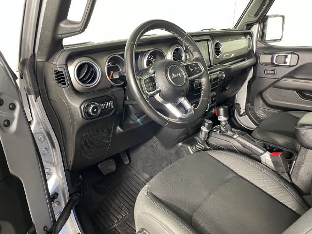 Used 2018 Jeep Wrangler Unlimited Sahara AWD/4WD image 3